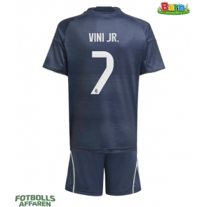 Real Madrid Vinicius Junior #7 Bortaställ Barn 2025-26 Kortärmad (+ Korta byxor)